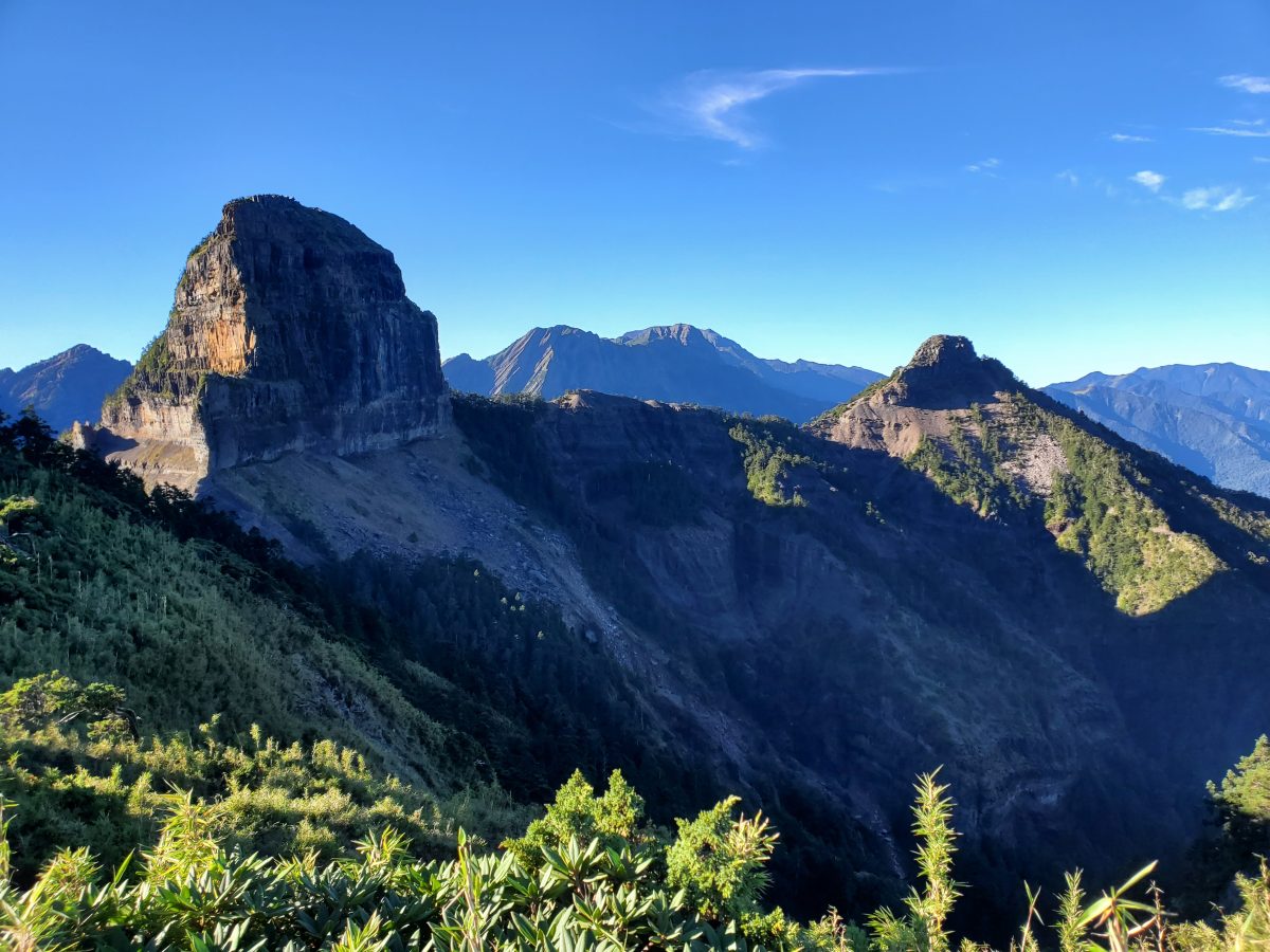 騎登山車爬大霸群峰